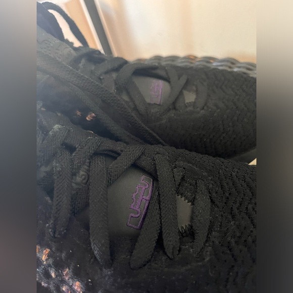 Nike LeBron 17 XVII GS Kids Sneaker LA Lakers Black Purple Knitposite - Picture 4 of 9